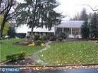 370 Crestview Dr, Fort Washington, PA 19034
