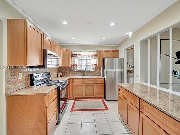 5th image of 244 NW 43rd St