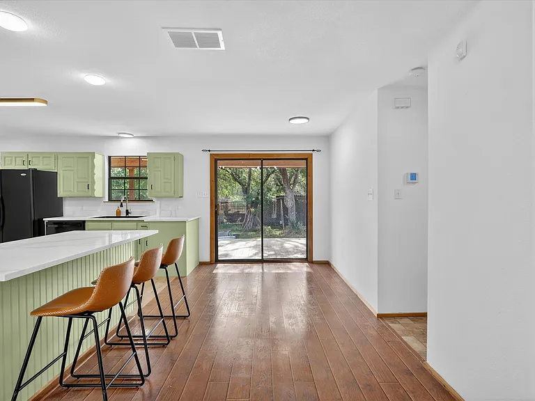 9400 Live Oak Ln — Photo 4