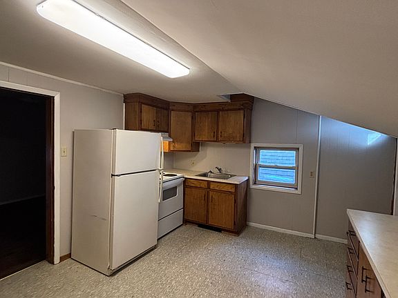4th image of 106 E Main St #4
