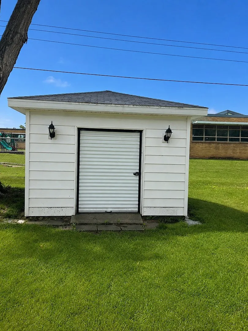 4 bed, 1.5 bath, 1500 sqft, $2,400 — Photo 3