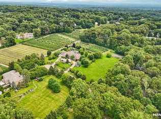 4 Justin Ct, Saddle River, NJ 07458