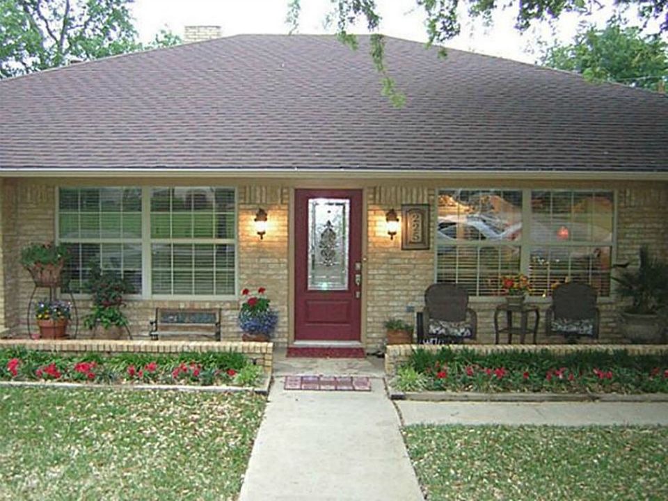 1st image of 225 Bexar Dr