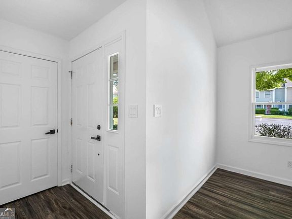 4th image of 2176 Wellington Cir