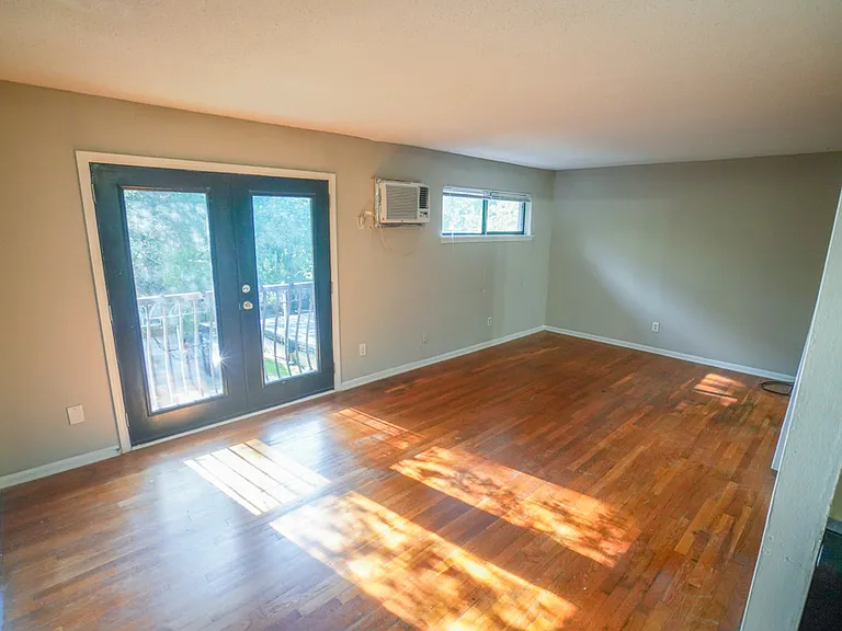 755 Saint Charles Ave NE #10 — Photo 4