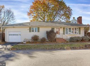 2 S Apple St, New Bloomfield, PA 17068