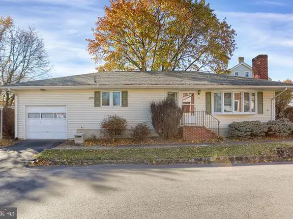 2 S Apple St, New Bloomfield, PA 17068