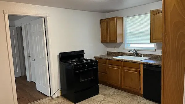 3 bed, 1000 sqft, $945 — Photo 4