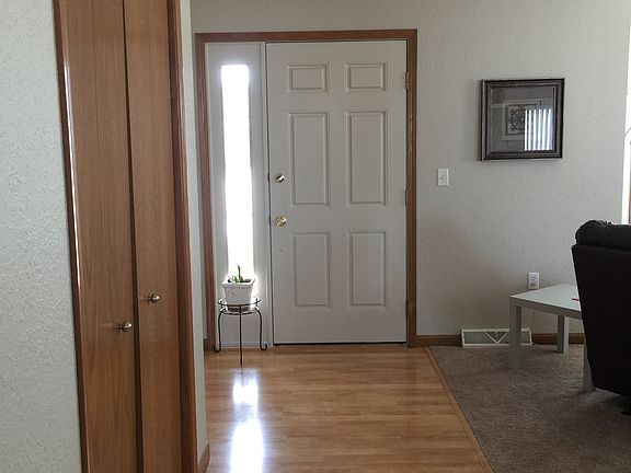 4th image of 493 Crowfoot Ave