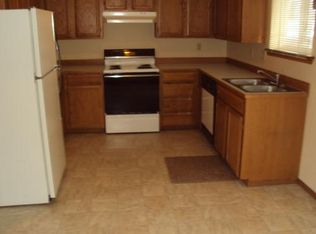 619 S 3rd St #B, Selah, WA 98942