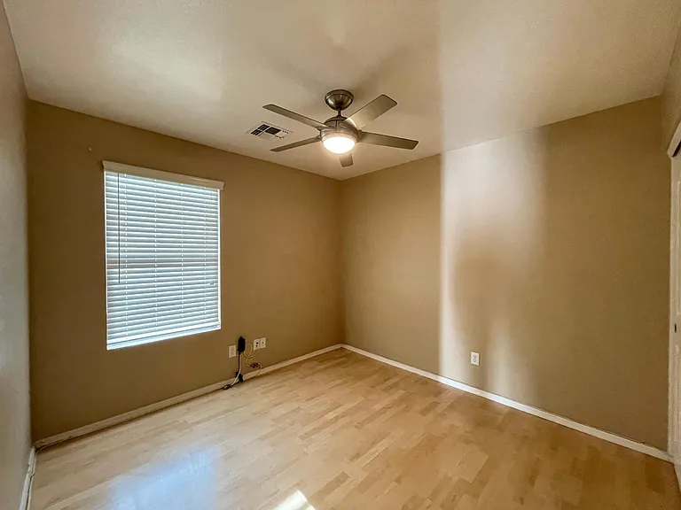 402 E Jasper Dr — Photo 14