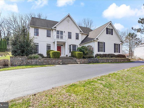 2nd image of 1075 Loraine Dr