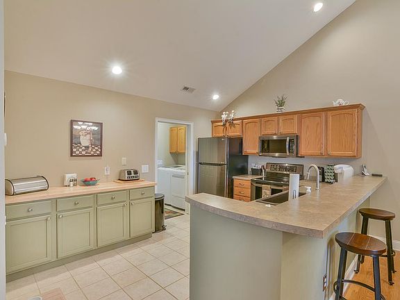 4th image of 118 Avonlea Pl Unit 118