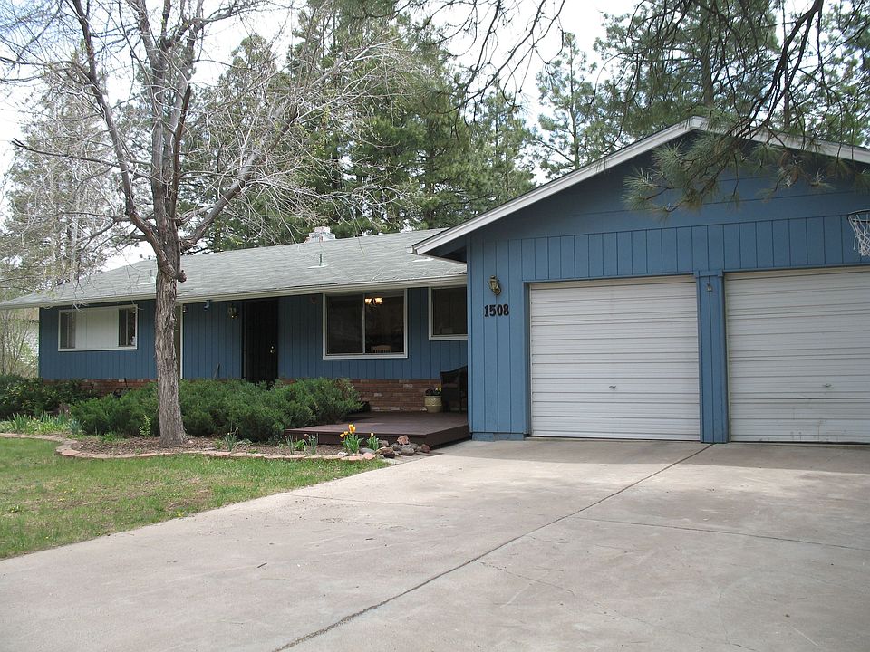 Move in ready home on a quiet street!