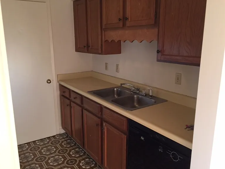 415 Laurel Ave W — Photo 17