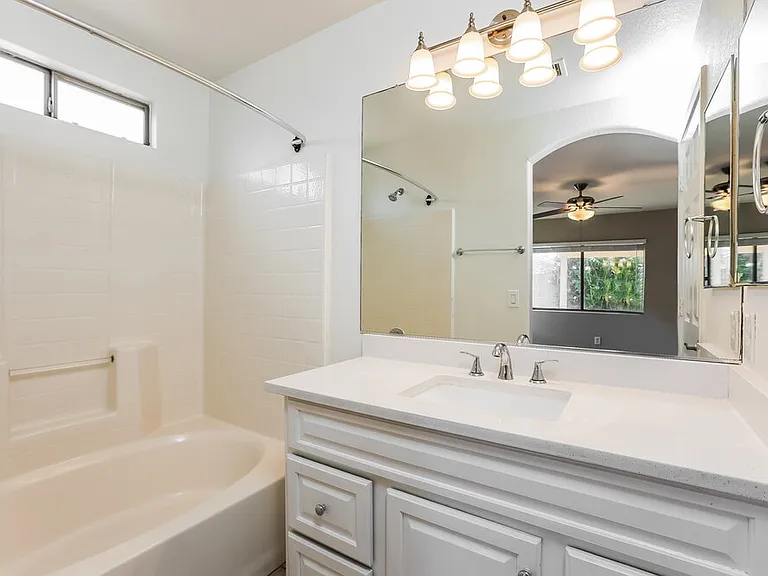 12954 W Voltaire Ave — Photo 11