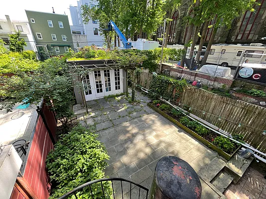 Rented by Realty Collective | media 31