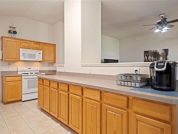 4th image of 3204 Candlebrook Dr
