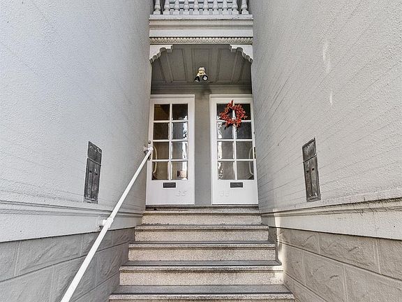 5th image of 33-37 Delmar St