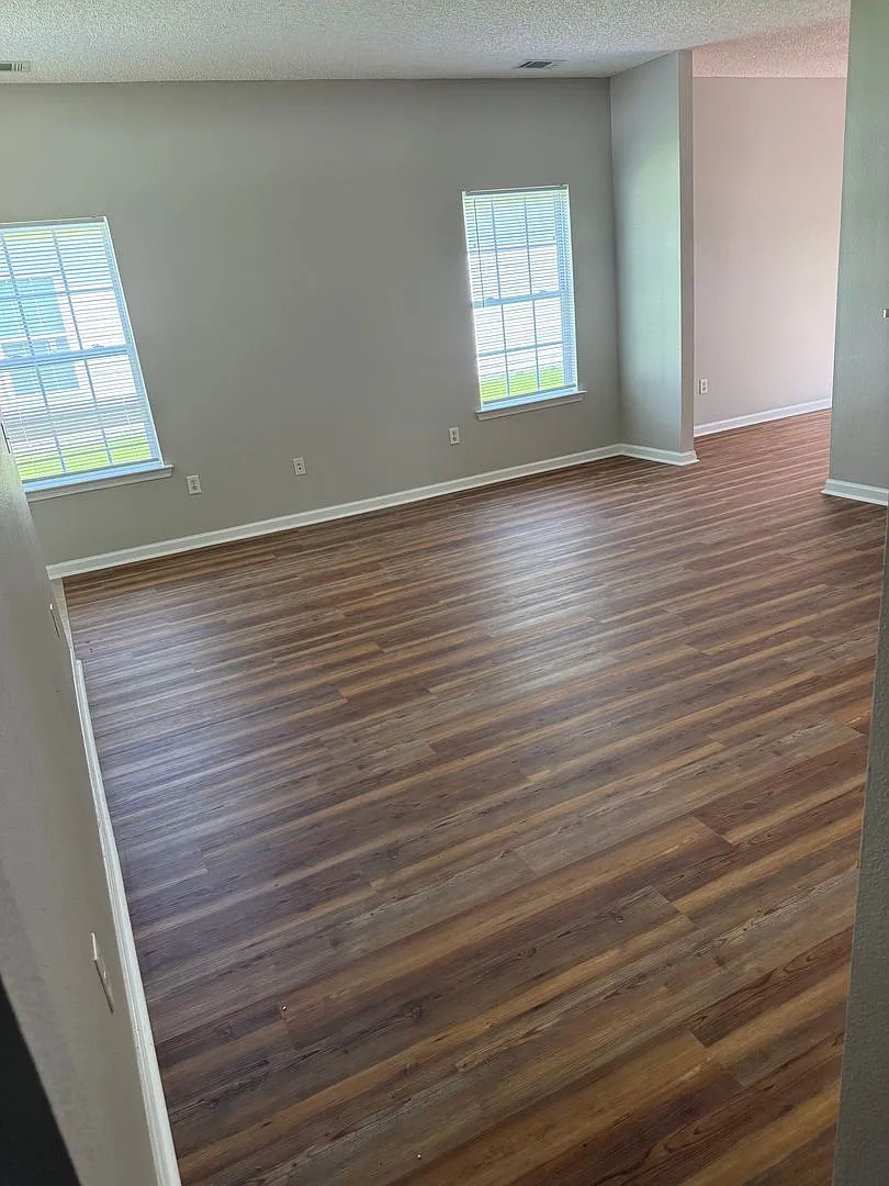 New floors, just painted, and all new appliances!! — Photo 4