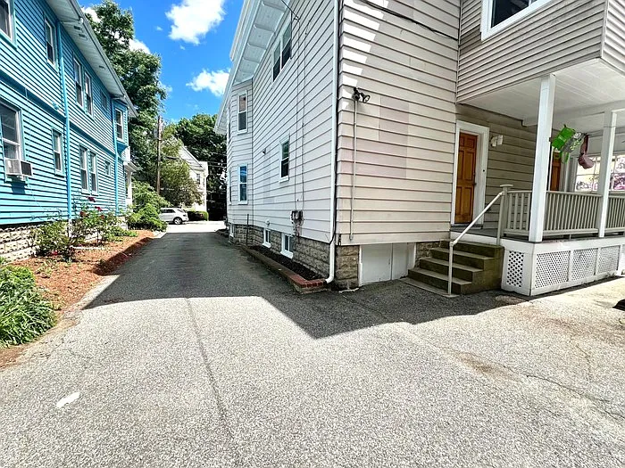 Burnham St — Photo 18