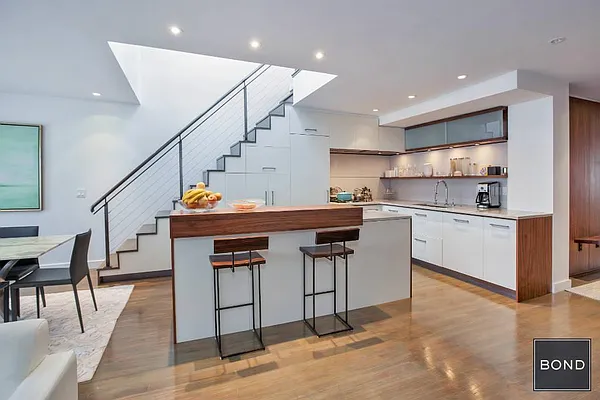 Sold by Bond New York | media 19