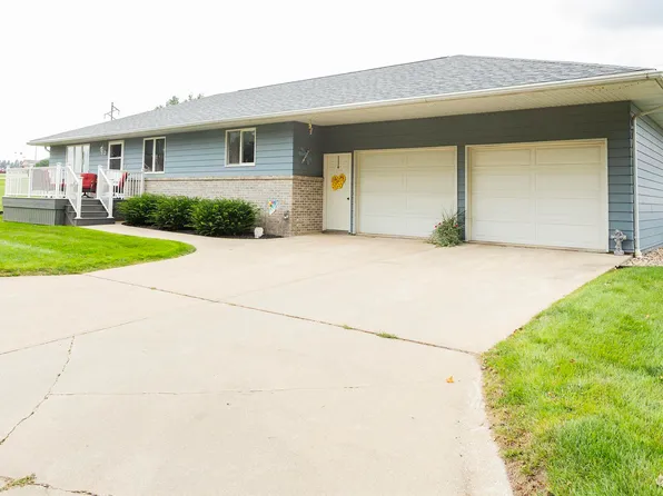520 Jackson St, Remsen, IA 51050