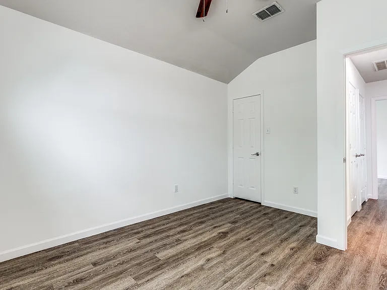 311 Charleston Dr — Photo 18
