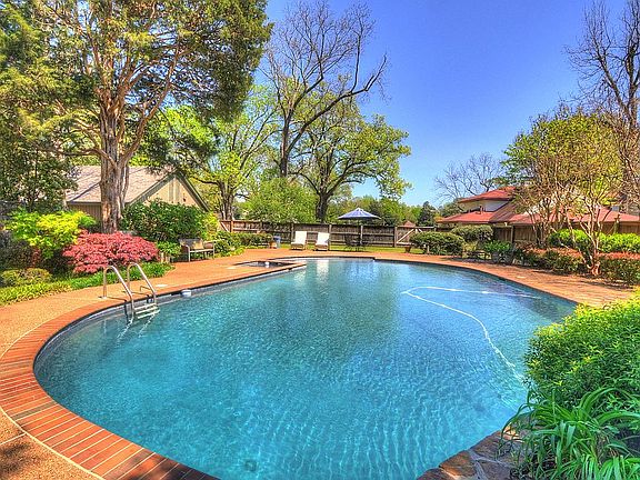 Pool w/6 person Hot Tub