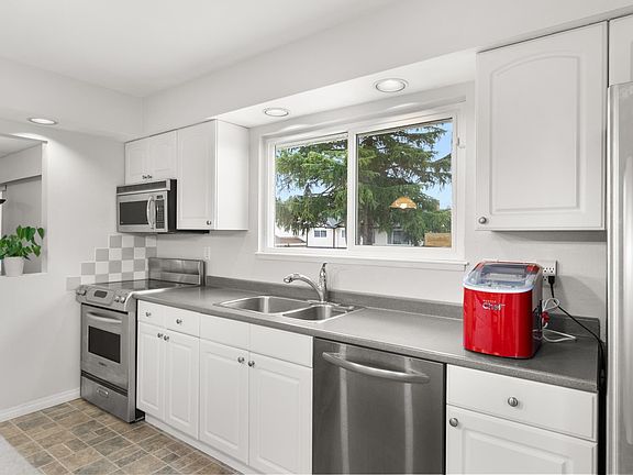 5th image of 10580 Rosebrook Rd