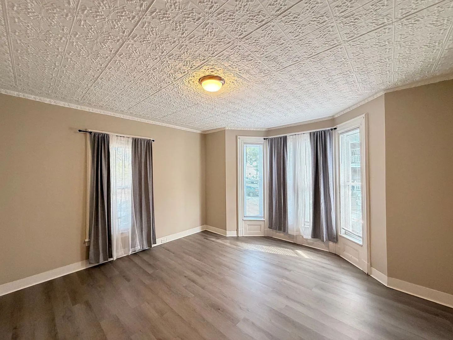 1 bed, 1.0 bath, 586 sqft, $1,525 — Photo 4