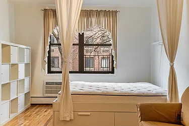 Rented by Barkoff Residential 