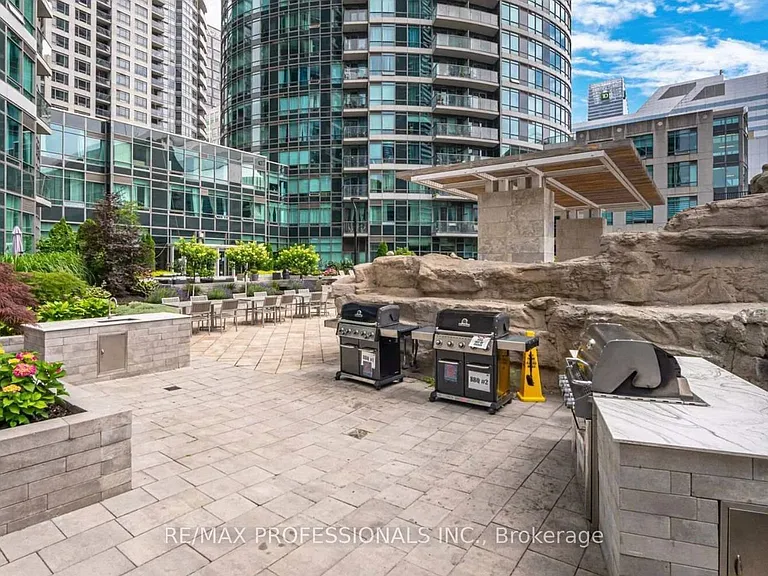 361 Front St W #802 — Photo 16