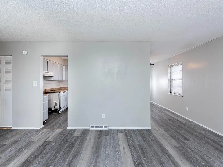 19 Regency Ct #19 — Photo 8