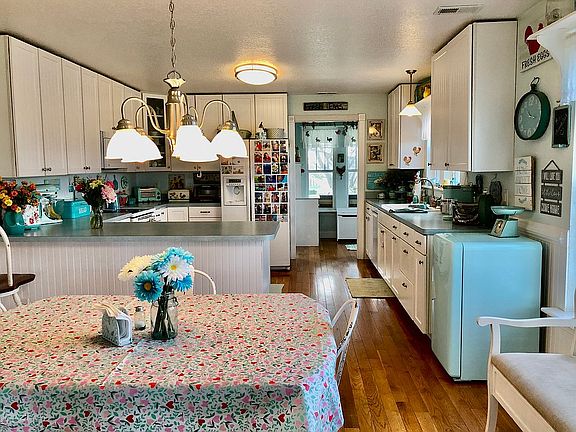 Kitchen/ Dining Room