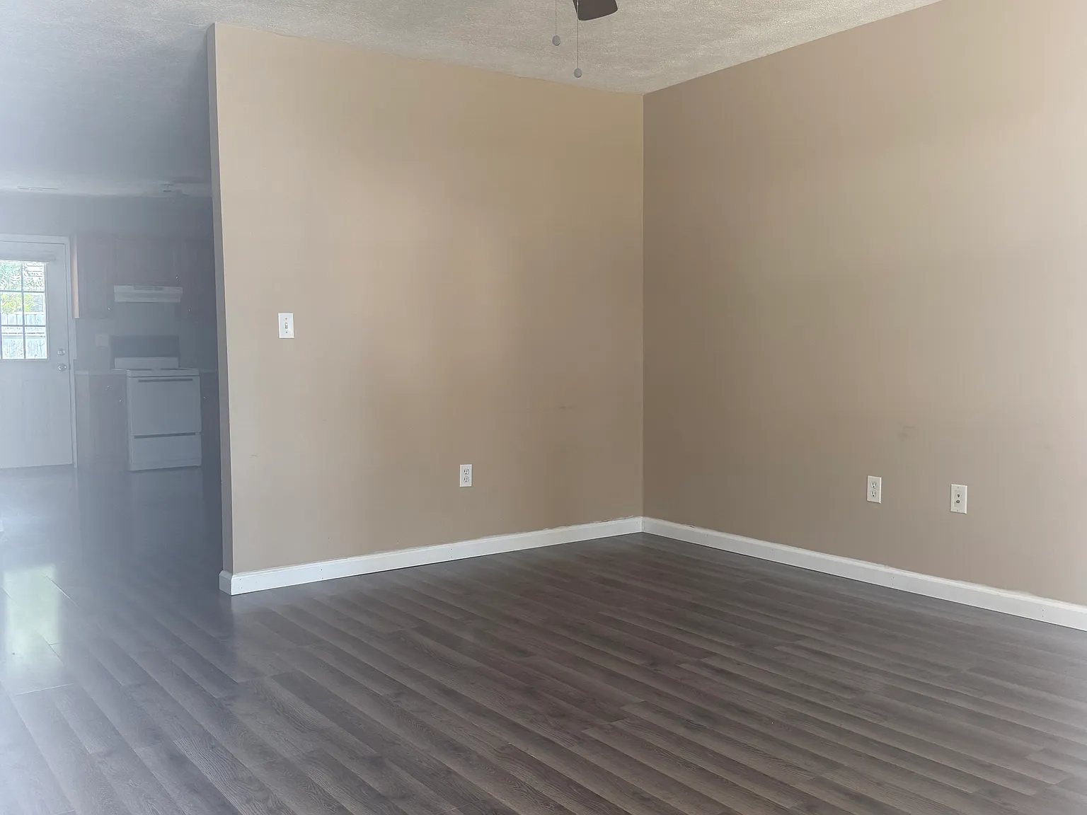 2 bed, $1,000 — Photo 2