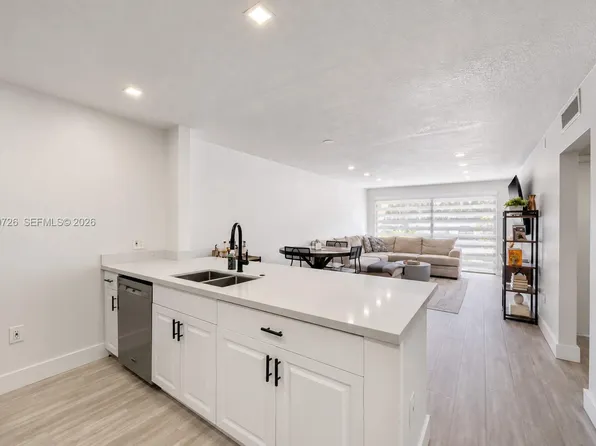 8267 SW 128th St APT 115, Pinecrest, FL 33156