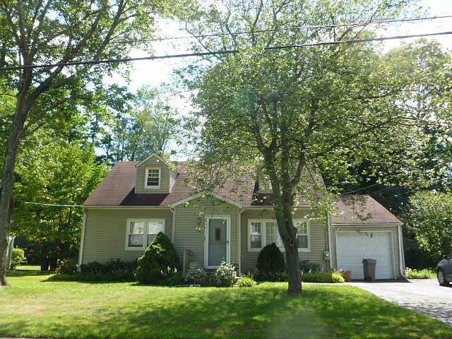 1st image of 16 Fairhaven Dr