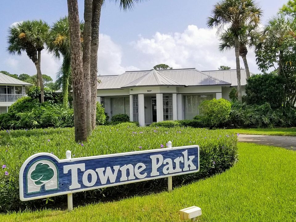 Entry and clubhouse