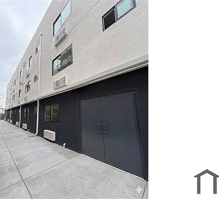 1 bed, 400 sqft, $2,026 — Photo 3