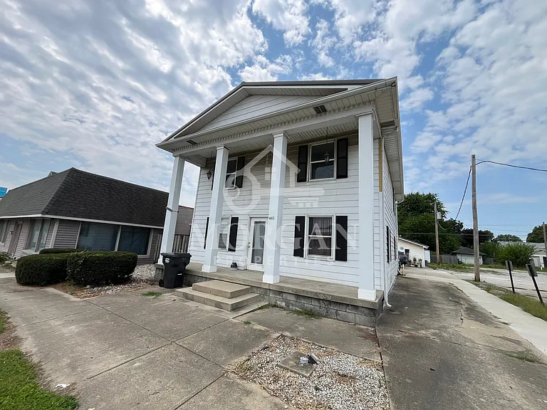 2319 1/2 Broadway St — Photo 1