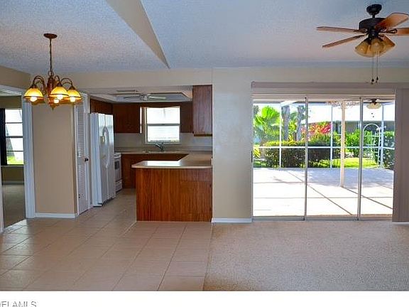 4th image of 459 SE 17th Pl