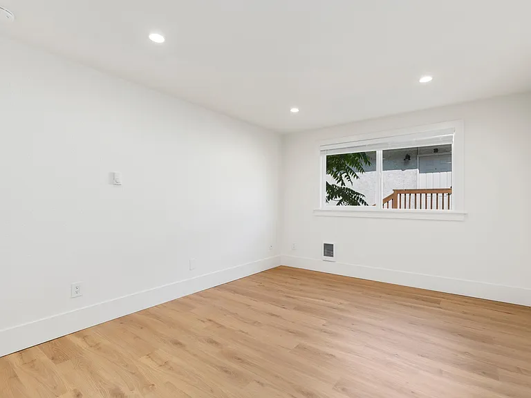2116 NE 88th St #4 — Photo 5