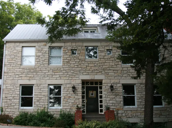 3006 Pawnee Cir, Manhattan, KS 66502