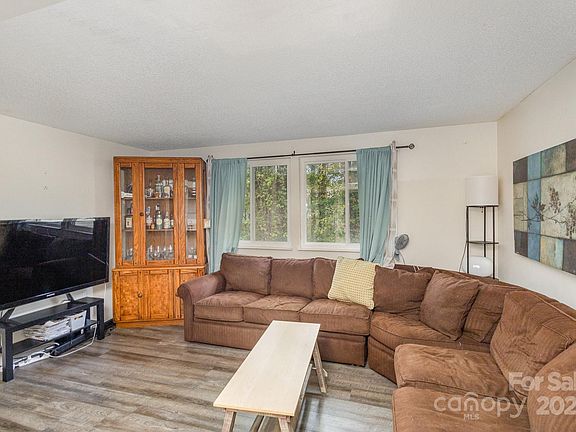 4th image of 7605 Holly Grove Ct