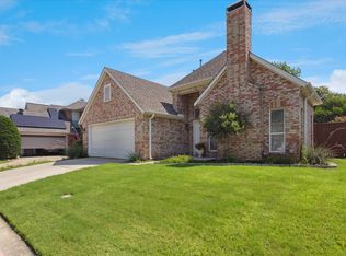 206 Arbor Glen Dr, Euless, TX 76039