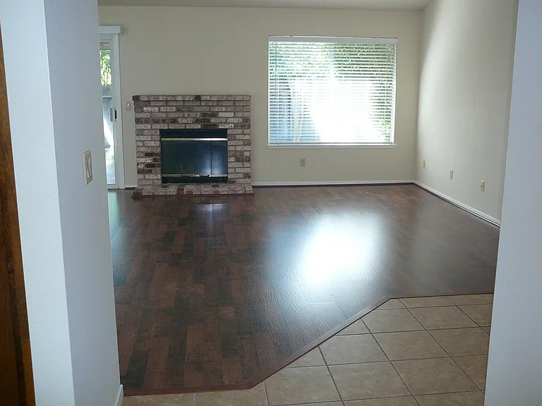 5758 Cobblestone Dr — Photo 4
