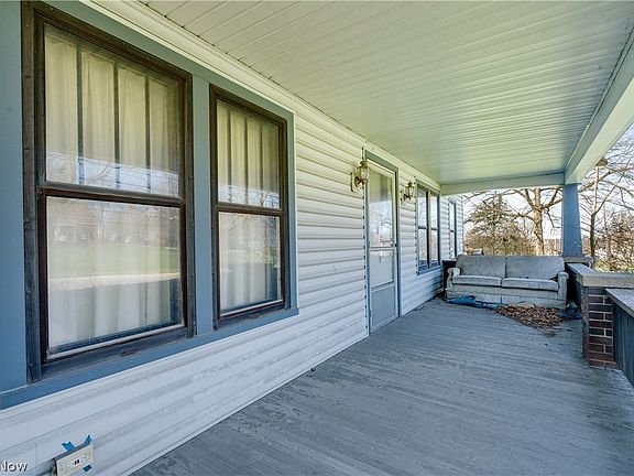 3rd image of 3362 Main St