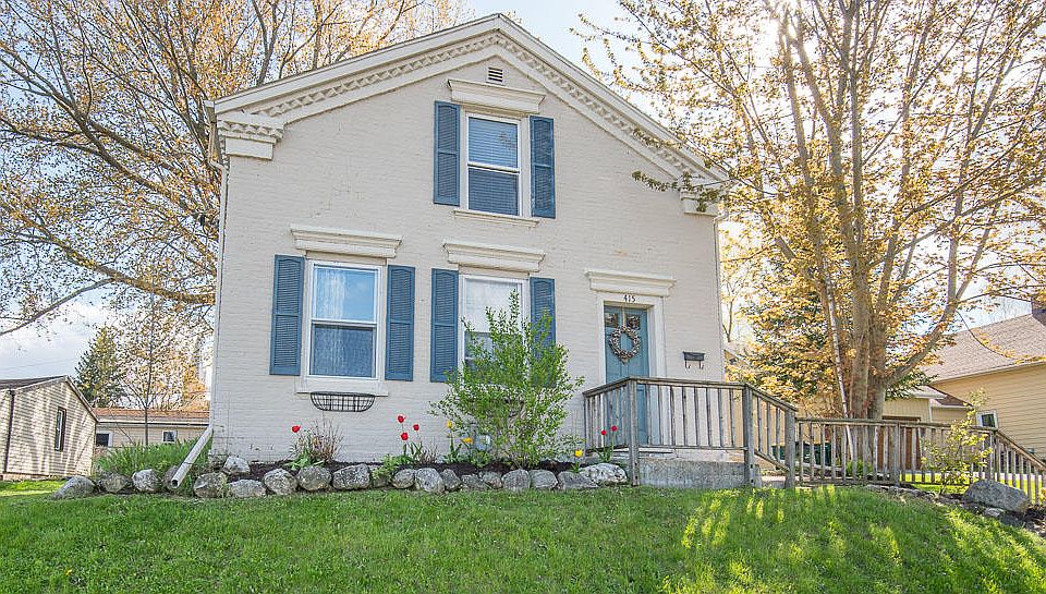 1st image of 415 River Dr