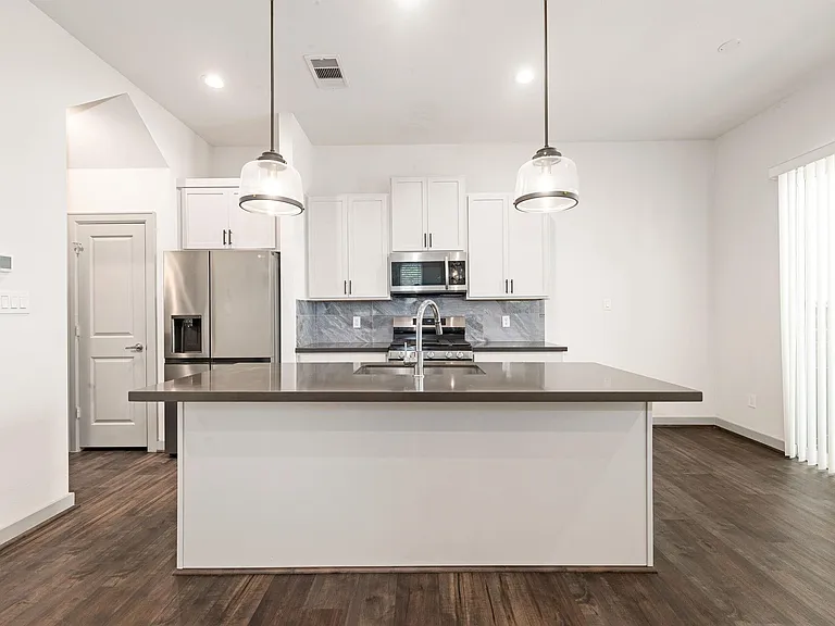 725 N Emile St — Photo 13